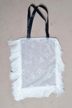 Load image into Gallery viewer, 代官山 蔦屋書店出品中/LACE CURTAIN FRINGE BAG/LARGE