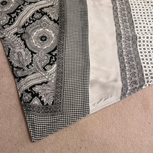 Load image into Gallery viewer, MELTON TRIANGLE SHAWL/BEG_A