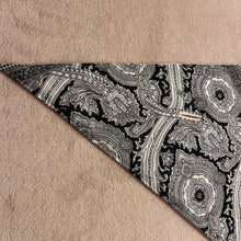 Load image into Gallery viewer, MELTON TRIANGLE SHAWL/BEG_A