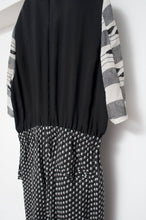 Load image into Gallery viewer, SHORT SLEEVE JUMP SUIT / FLORAL / 00 size_C