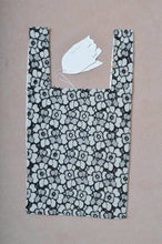 Load image into Gallery viewer, 02_FLOWER LACE CONVINI-BAG_TWO-TONE/WHT×ASS