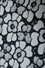 Load image into Gallery viewer, 02_FLOWER LACE CONVINI-BAG_TWO-TONE/WHT×ASS