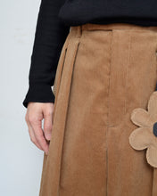 Load image into Gallery viewer, Deep tuck wide pants / corduroy / Brown