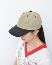 Load image into Gallery viewer, Flower eyelet cap / Beige