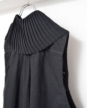 Load image into Gallery viewer, PLEATED COLLAR SLEEVELESS SHIRT_C