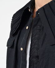 Load image into Gallery viewer, PLEATED COLLAR SLEEVELESS SHIRT_C