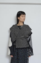 Load image into Gallery viewer, KNIT CROSSOVER C/D_C