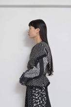 Load image into Gallery viewer, KNIT CROSSOVER C/D_C