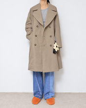 Load image into Gallery viewer, Flower charm pea coat / peach skin
