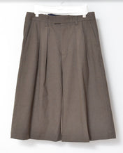Load image into Gallery viewer, Herringbone Wide Tuck Shorts