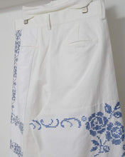 Load image into Gallery viewer, Table Cloth Wide Tuck Shorts