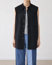 Load image into Gallery viewer, PLEATED COLLAR SLEEVELESS SHIRT_E