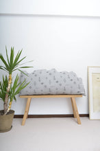 画像をギャラリービューアに読み込む, RUG CUSHION (PANSY) / A