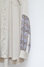 Load image into Gallery viewer, SILKY TWILL SHIRTS(PRINT) BEG/02
