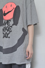 Load image into Gallery viewer, SMILE T/E