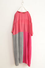 Load image into Gallery viewer, FLOWER PATCH ROBE / PNK