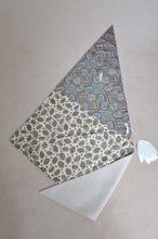 Load image into Gallery viewer, MELTON TRIANGLE SHAWL/BEG