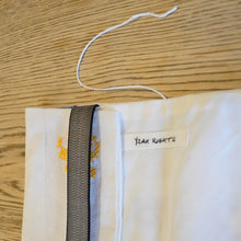 画像をギャラリービューアに読み込む, BOOK DRESS (TABLE CLOTH)