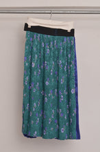 画像をギャラリービューアに読み込む, PLEATED SK_001