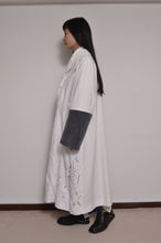 Load image into Gallery viewer, TABLE CLOTH △ SHAWL COAT_WHT