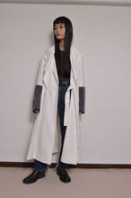 Load image into Gallery viewer, TABLE CLOTH △ SHAWL COAT_WHT