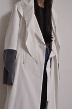 Load image into Gallery viewer, TABLE CLOTH △ SHAWL COAT_WHT
