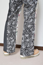 画像をギャラリービューアに読み込む, FLARED FLORAL PT 01 / ASS_A