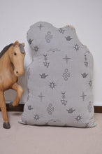 画像をギャラリービューアに読み込む, RUG CUSHION(M) / 001