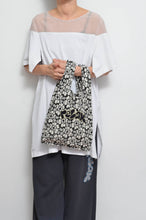 Load image into Gallery viewer, FLOWER LACE CONVINI-BAG_fab-graff/WHT
