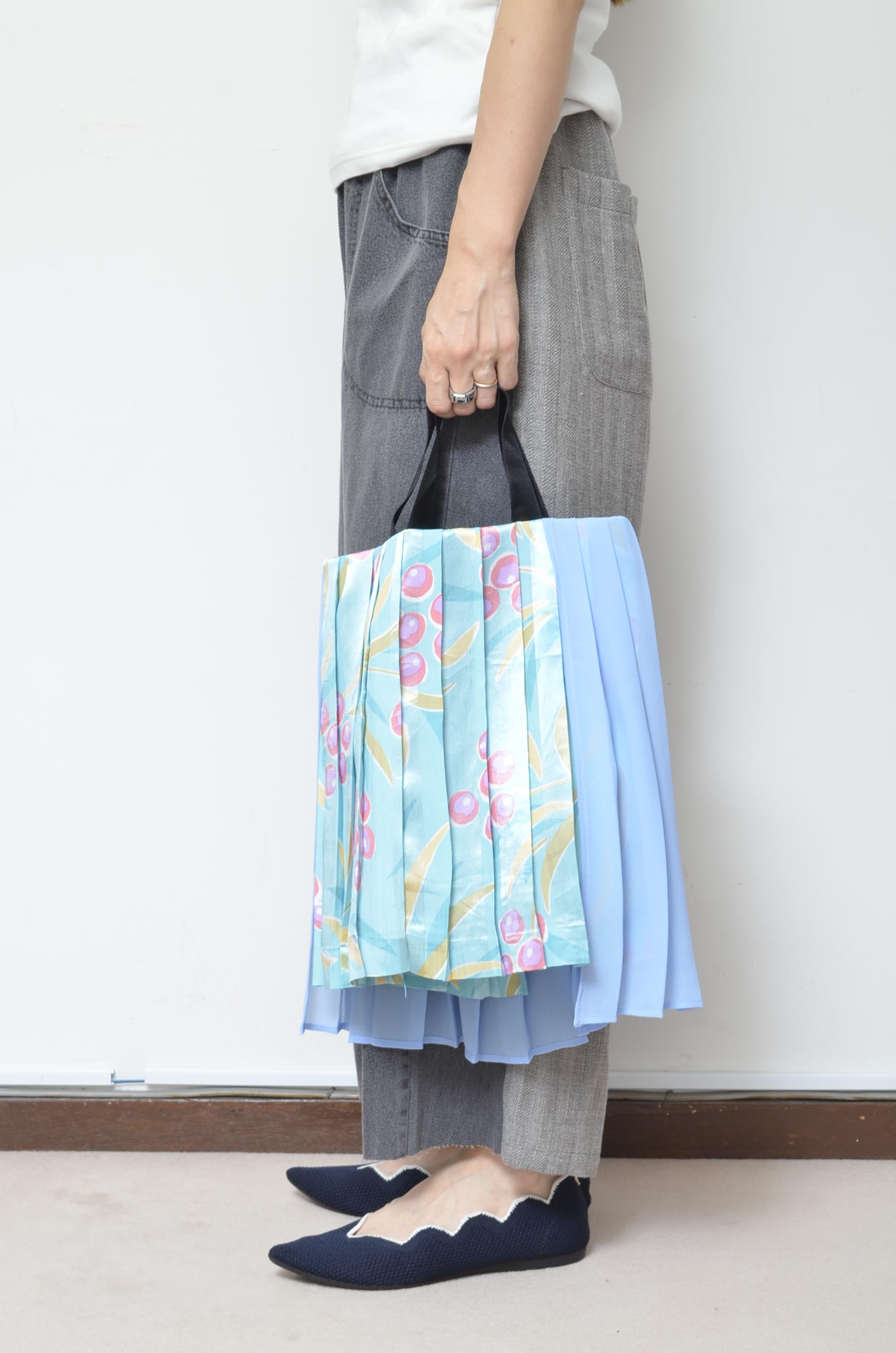 YEAH RIGHT!! / here OFFICIAL SITE – here/YEAH RIGHT!!