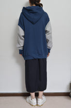 画像をギャラリービューアに読み込む, TWO-TONE HOODIE_BLUE/GREEN print/02 size
