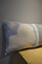 画像をギャラリービューアに読み込む, RUG CUSHION_BLUE CAT
