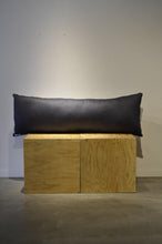 画像をギャラリービューアに読み込む, RUG CUSHION_BLUE CAT
