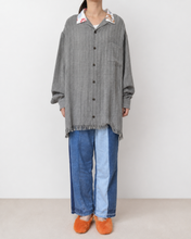 Load image into Gallery viewer, Tablecloth collar fringe shirt / linen herringbone_B
