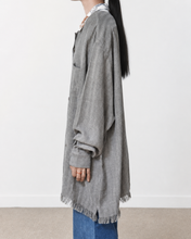 Load image into Gallery viewer, Tablecloth collar fringe shirt / linen herringbone_B
