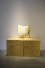 画像をギャラリービューアに読み込む, RUG CUSHION_YELLOW CAT
