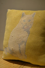 画像をギャラリービューアに読み込む, RUG CUSHION_YELLOW CAT
