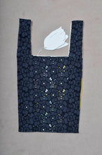 Load image into Gallery viewer, 02_FLOWER LACE CONVINI-BAG_TWO-TONE/BLK×ASS
