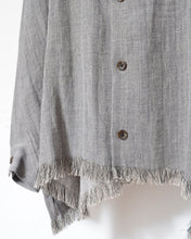 Load image into Gallery viewer, Tablecloth collar fringe shirt / linen herringbone_A
