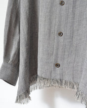 Load image into Gallery viewer, Tablecloth collar fringe shirt / linen herringbone_B
