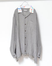 Load image into Gallery viewer, Tablecloth collar fringe shirt / linen herringbone_C
