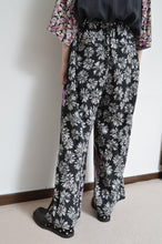 Load image into Gallery viewer, JUMPSUIT_FLORAL 01 / ASS_B
