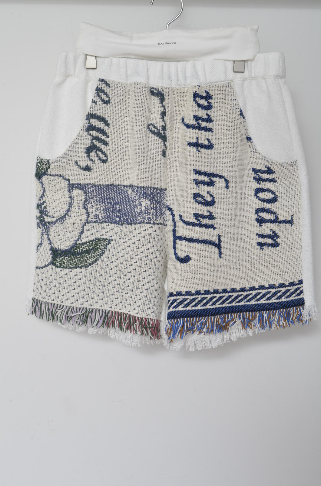 WHT FRINGE RUG SHORTS_01size