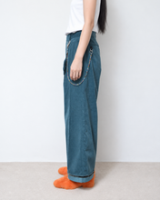 Load image into Gallery viewer, Deep tuck wide pants / corduroy / Deep green
