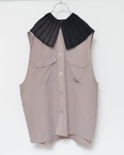 Load image into Gallery viewer, PLEATED COLLAR SLEEVELESS SHIRT_B
