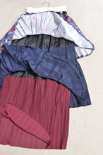 Load image into Gallery viewer, PLEATED SKIRT 01 / B
