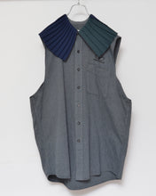 Load image into Gallery viewer, PLEATED COLLAR SLEEVELESS SHIRT_F
