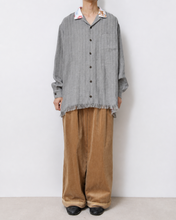 Load image into Gallery viewer, Tablecloth collar fringe shirt / linen herringbone_B
