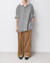 Load image into Gallery viewer, Tablecloth collar fringe shirt / linen herringbone_B
