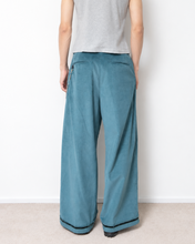 Load image into Gallery viewer, Deep tuck wide pants / corduroy / Deep green
